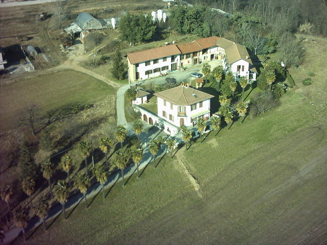 foto cascina dall'alto